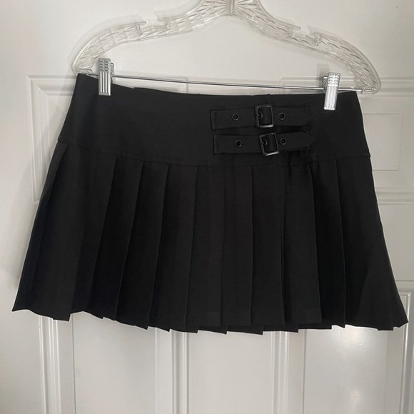 Black Pleated Wrap Mini Skirt - Picture 2 of 5